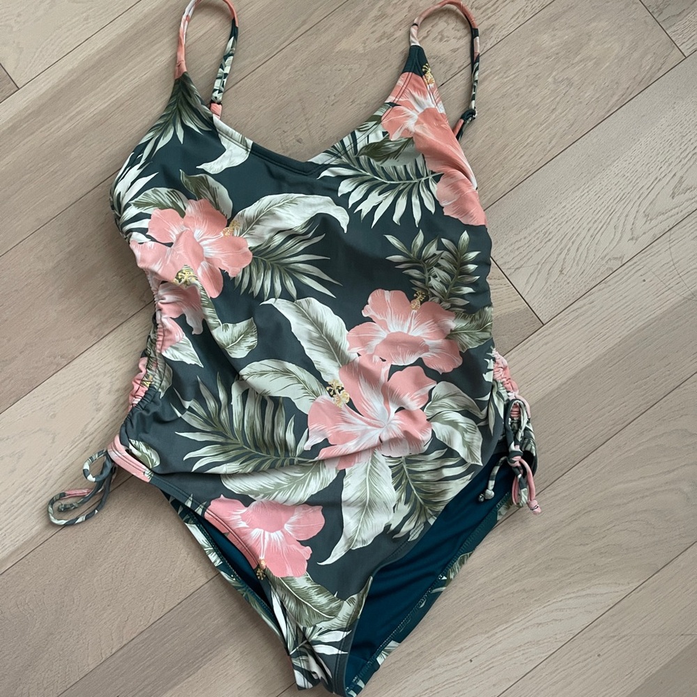 Kona Sol one piece bathing suit in good preowned condition